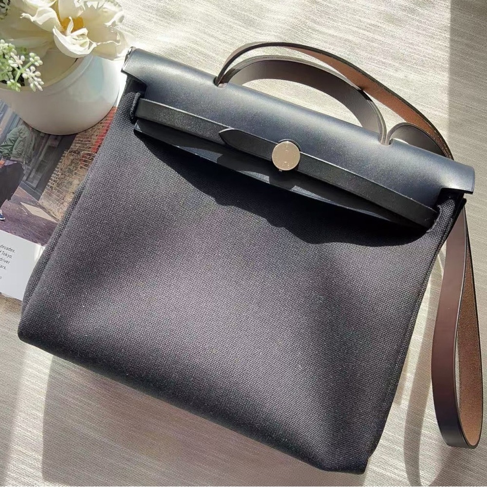 Hermes Herbag Zip Retourne 31 PM Toile Vache Hunter Black and Dark Blue PHW - Picture 6 of 11